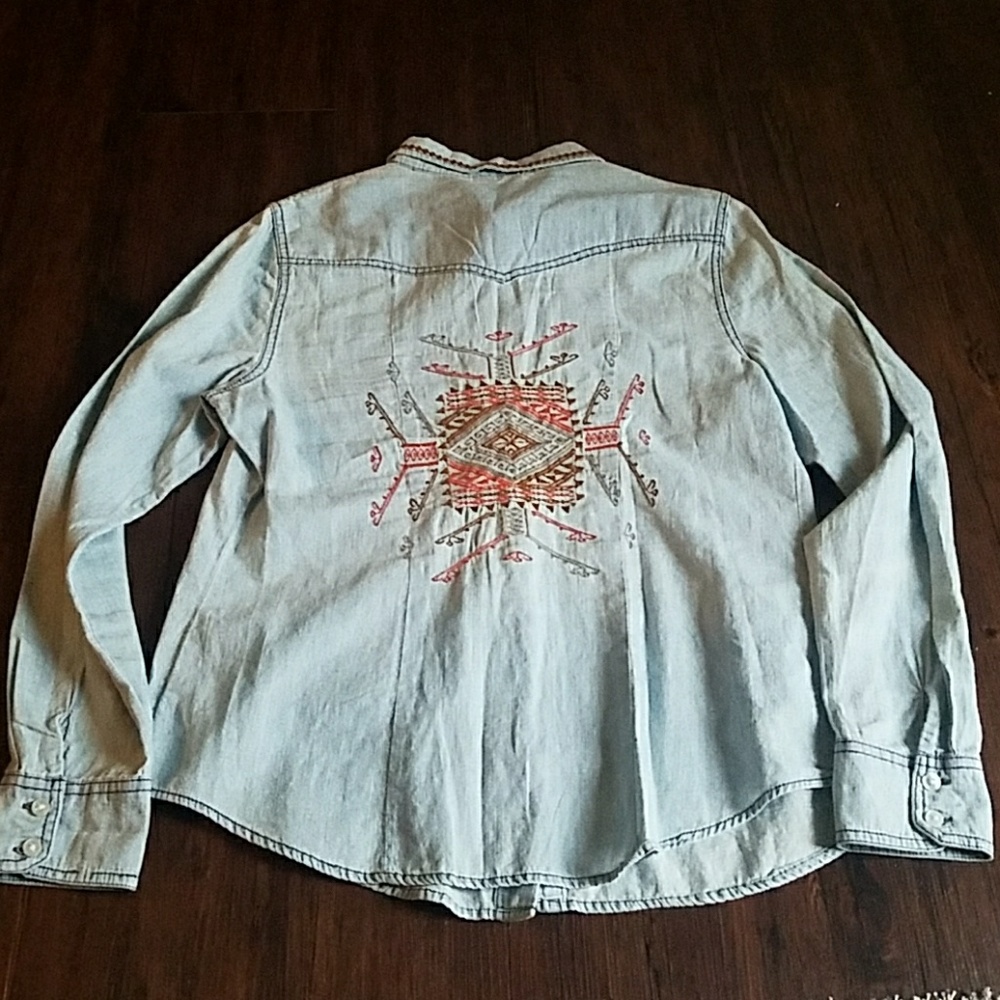 Button up - Picture 2 of 2